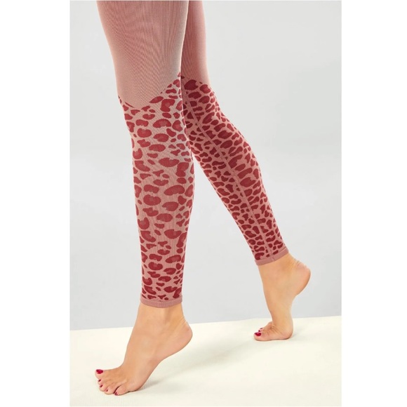 Fabletics High-Waisted Seamless Leopard Leggings size Small. - Picture 2 of 7